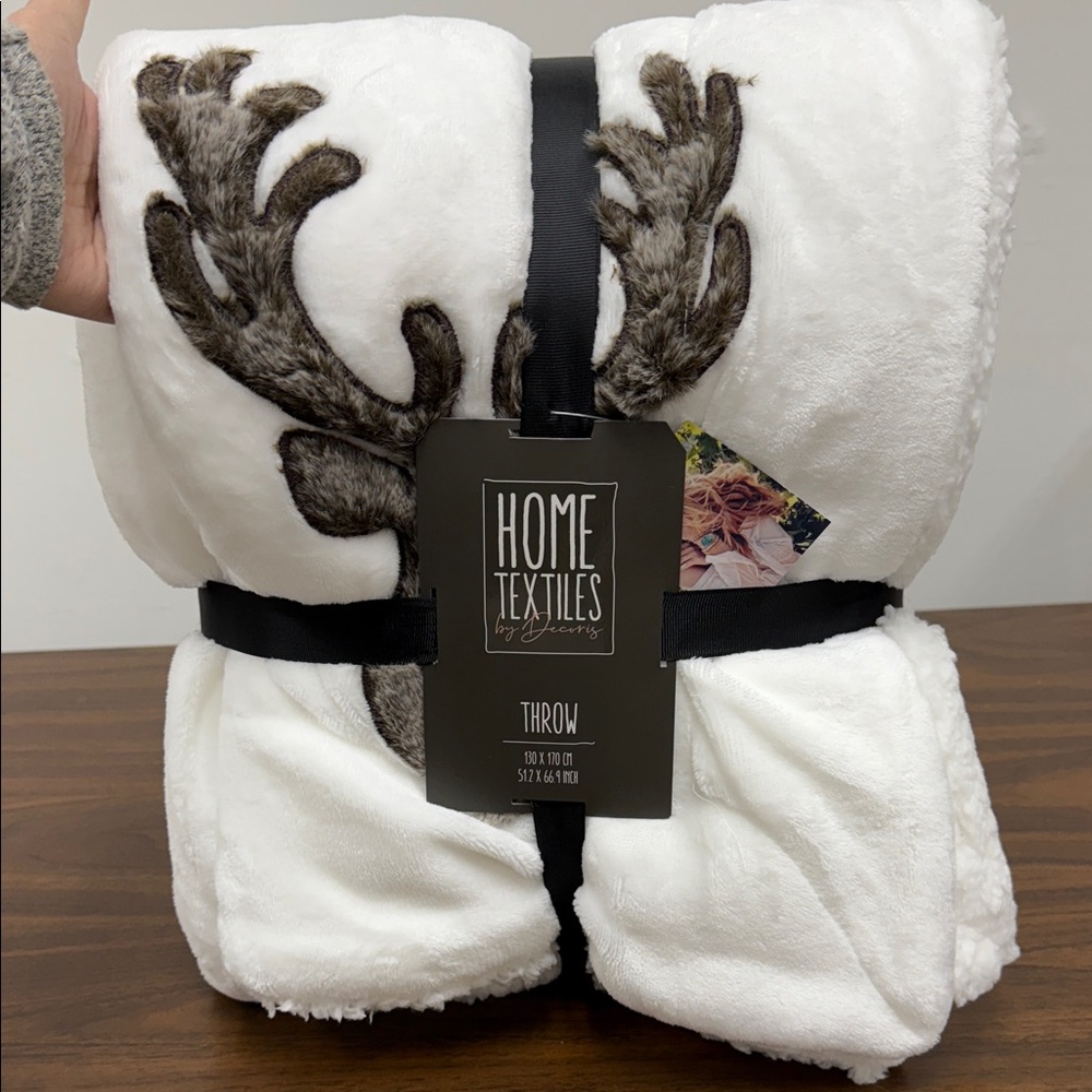 NWT large White Throw with Deer/ antler Design Christmas seasonal rustic